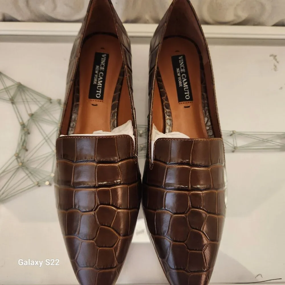 Vince Camuto "Kikie"Chocolate Brown Croco loafers. SOLD SOLD SOLD - Picture 3 of 10